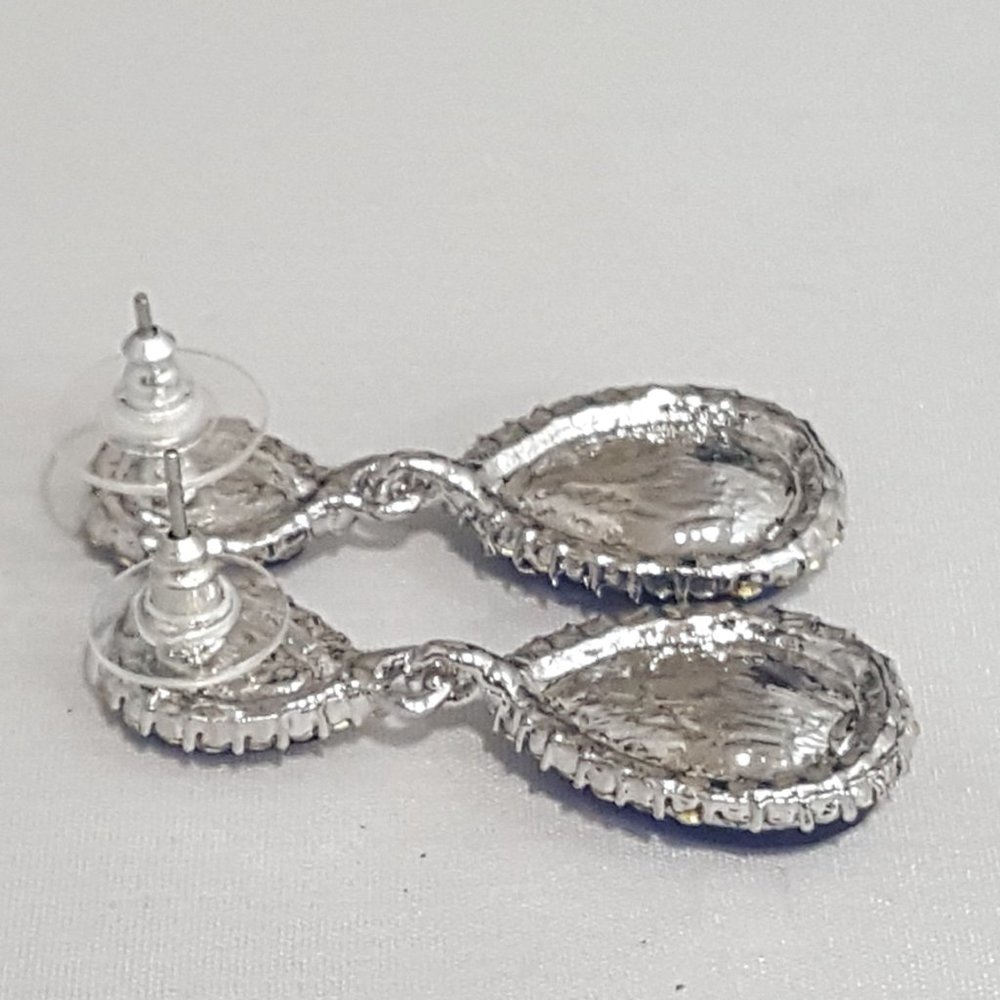 BRILLIANT BLUE AUSTRIAN CRYSTAL TEAR DROP EARRINGS - Picture 3 of 4